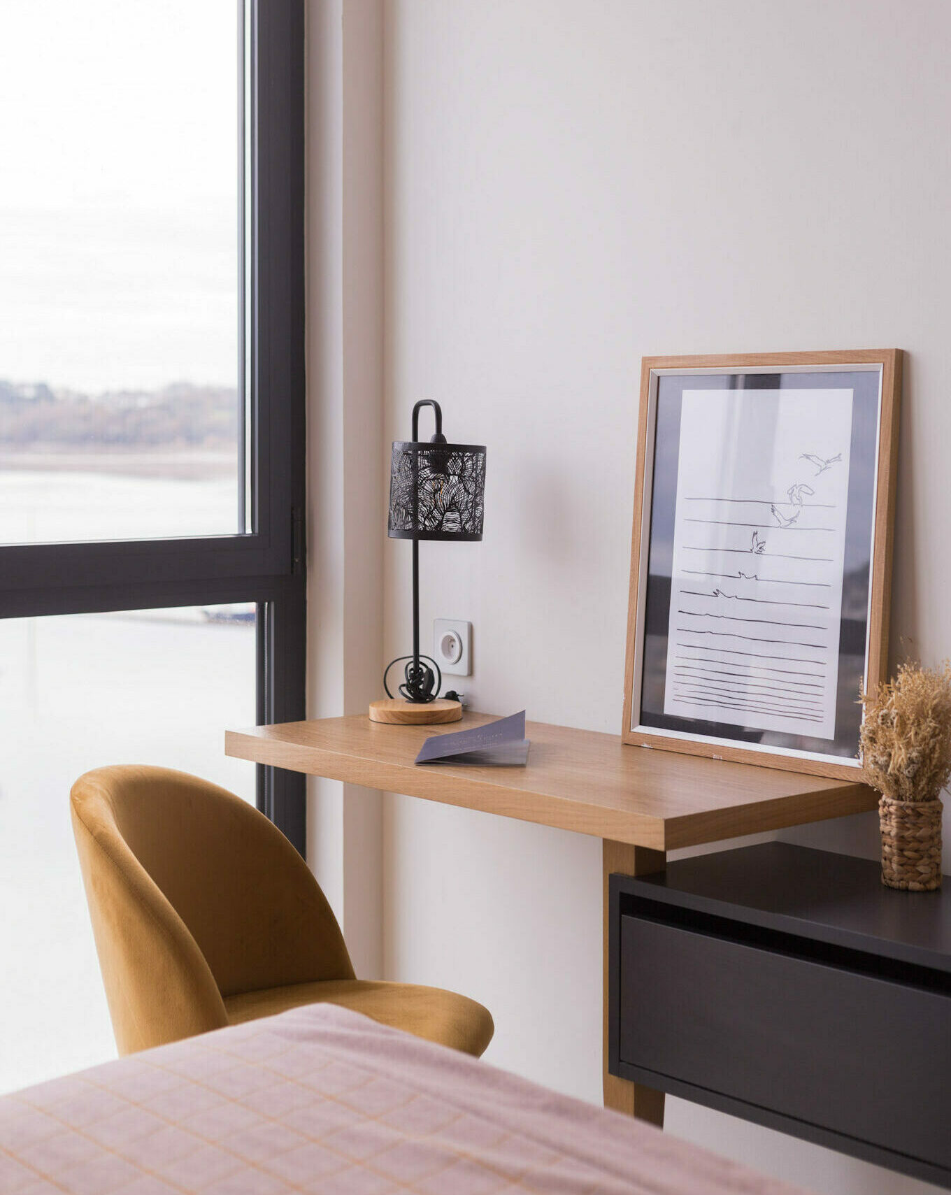 Le bureau de la chambre du Nautica Hôtel à Perros-Guirec, près de Lannion, pour votre soirée étape