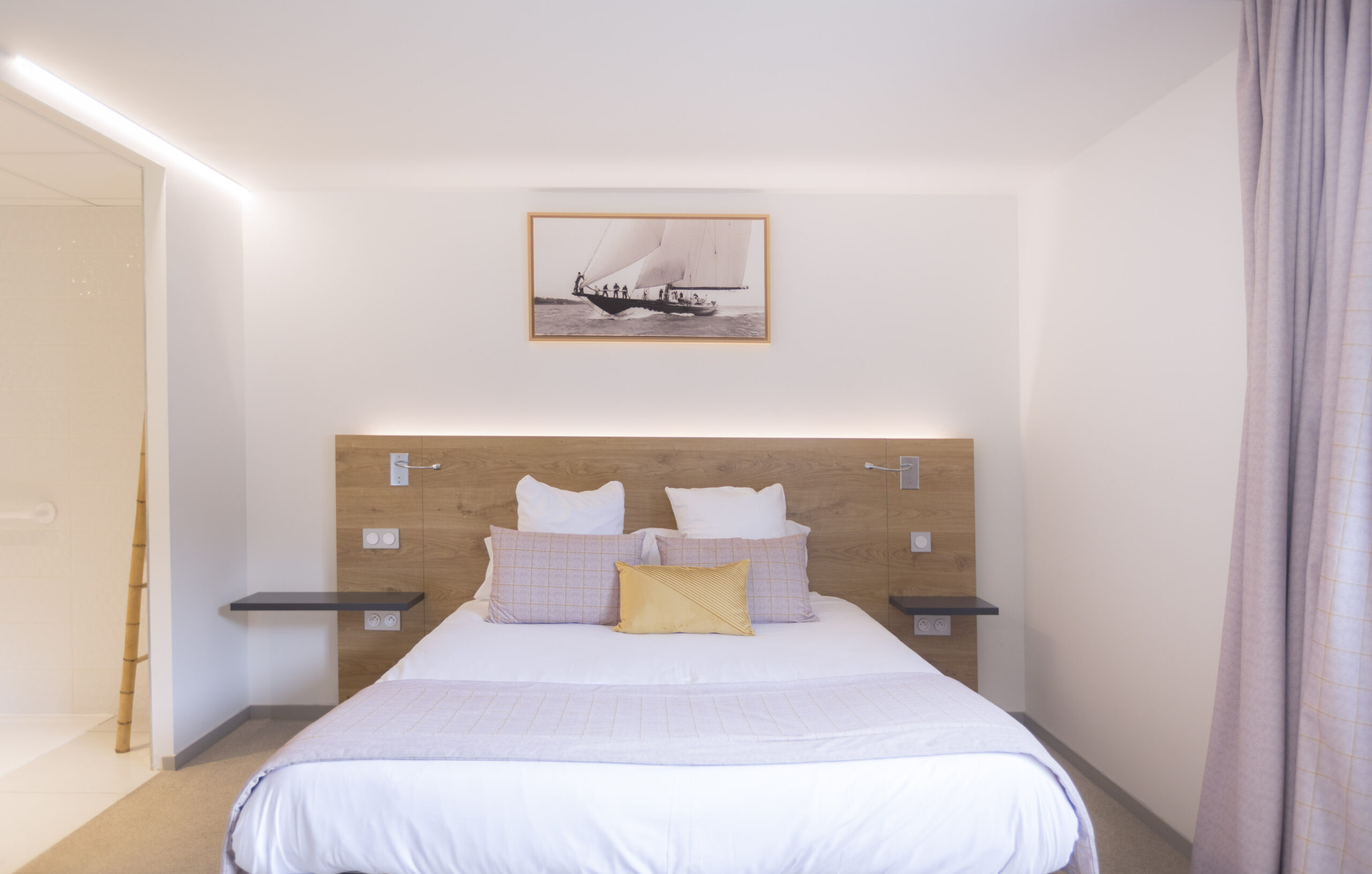 The standard room of the Nautica Hotel in Perros-Guirec